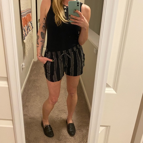 Universal Thread, Drawstring, Black & White shorts - Picture 3 of 9